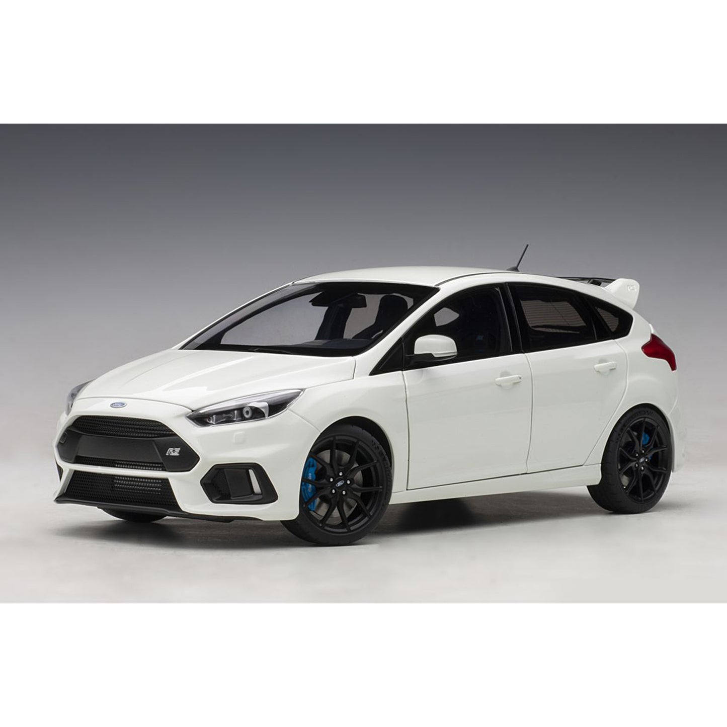 Ford Focus RS (2016) in Frozen White