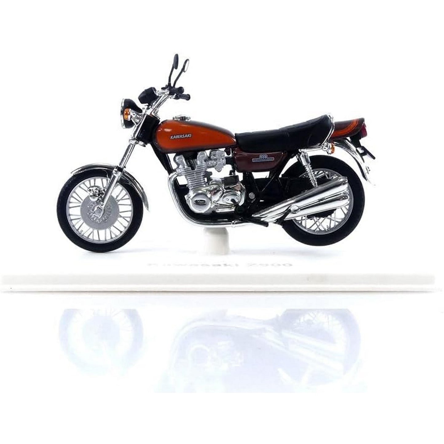 Kawasaki Z900 (1973) in Orange/Brown